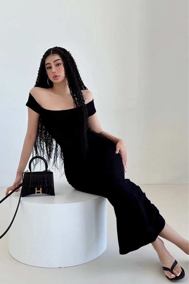 Robe noire epaule dénudée - Robe Addict