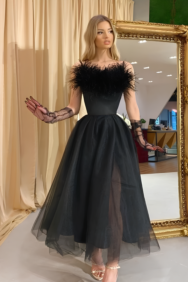 Robe noir avec plume - Robe Addict