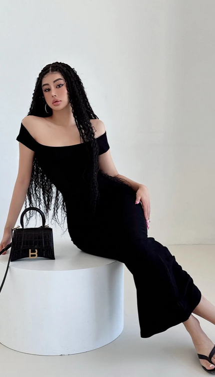 Robe noire epaule dénudée - Robe Addict