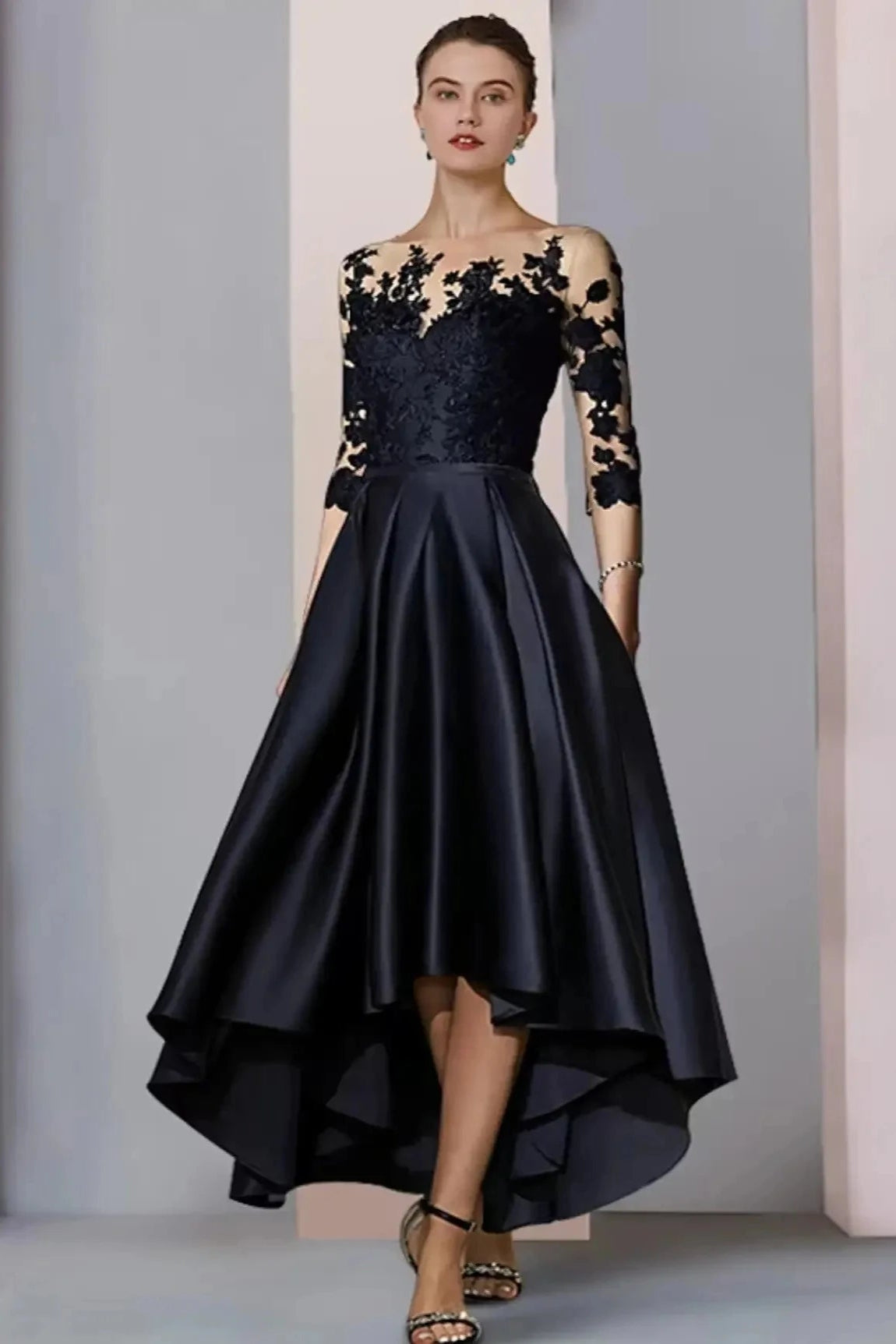 Robe de soirée dentelle et satin